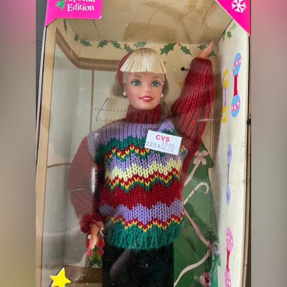 Barbie Tree Trimming Barbie - Picture 2 of 3